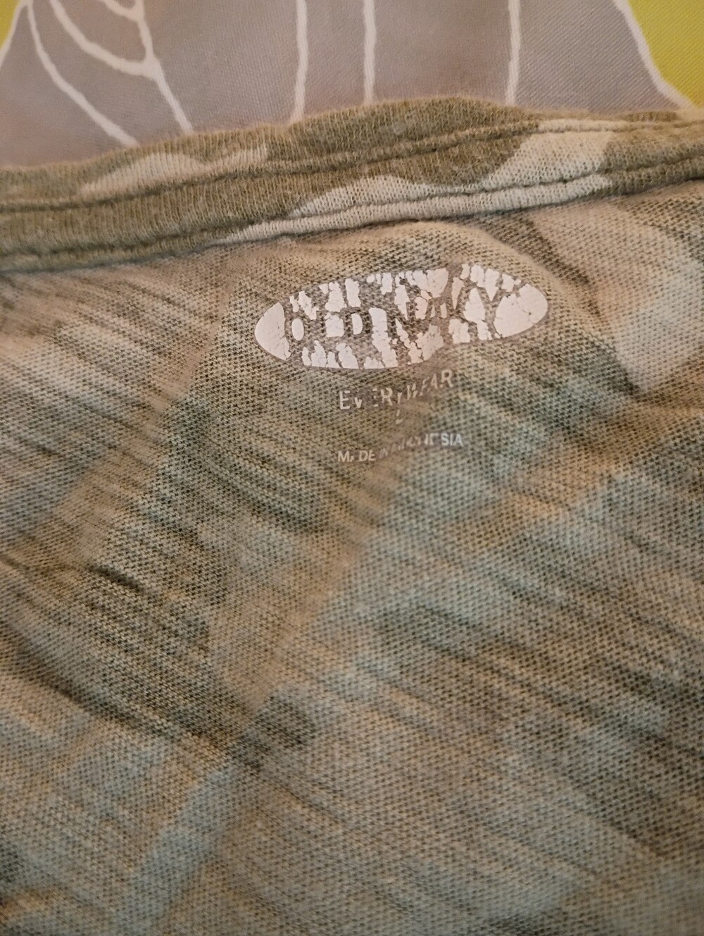 Camo Top Large - Picture 5 of 7